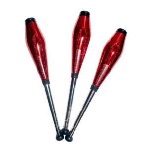Tres clavas de malabares rojas brillantes con mango metálico clavas de circo